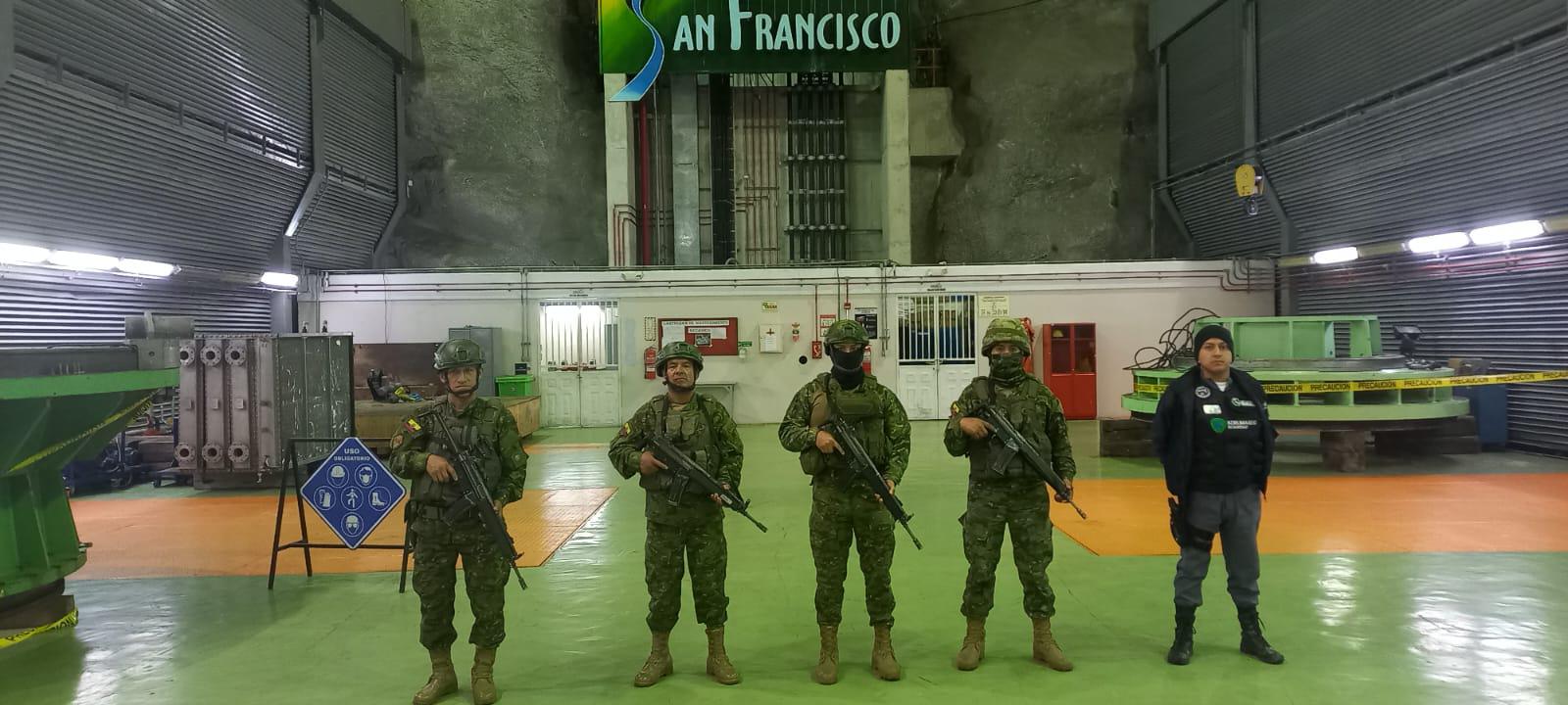 Desde este jueves, militares resguardan la seguridad en la central hidroeléctrica Minas – San Francisco en Azuay.