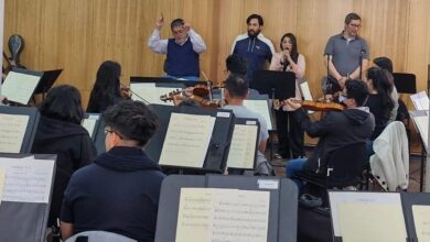 La Orquesta Sinfónica de Cuenca durante un ensayo con el solista Diego Zamora.