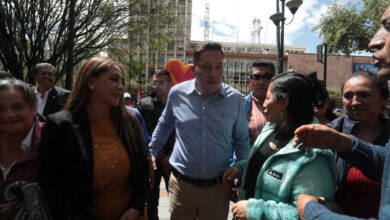 El alcalde de Cuenca, Cristian Zamora, tras una rueda de prensa en el Parque Calderón.