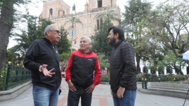 Juan Ernesto y Luis Enrique Trujillo Echanique junto a Diego Zamora, presidente de la Corporación DIZA, que rinde homenaje a los ‘Pibes Trujillo’.